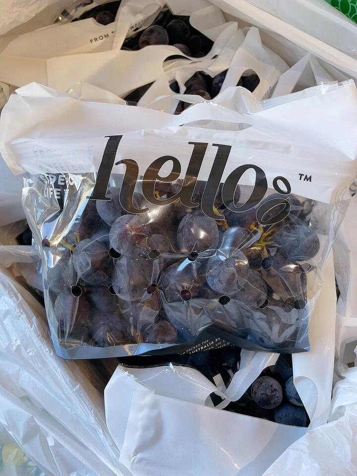 Hello Adora Sweet Juicy Black Grapes - 900-1000g