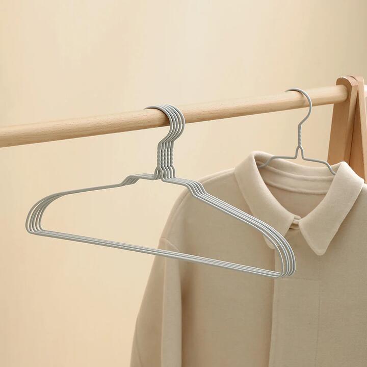 FaSoLa Shoulder Protecting Plastic Coated Hangers - Pack of 10