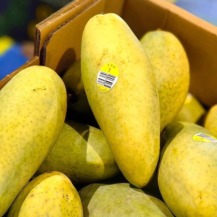 TPP Crescent Mangoes - 2 Pieces