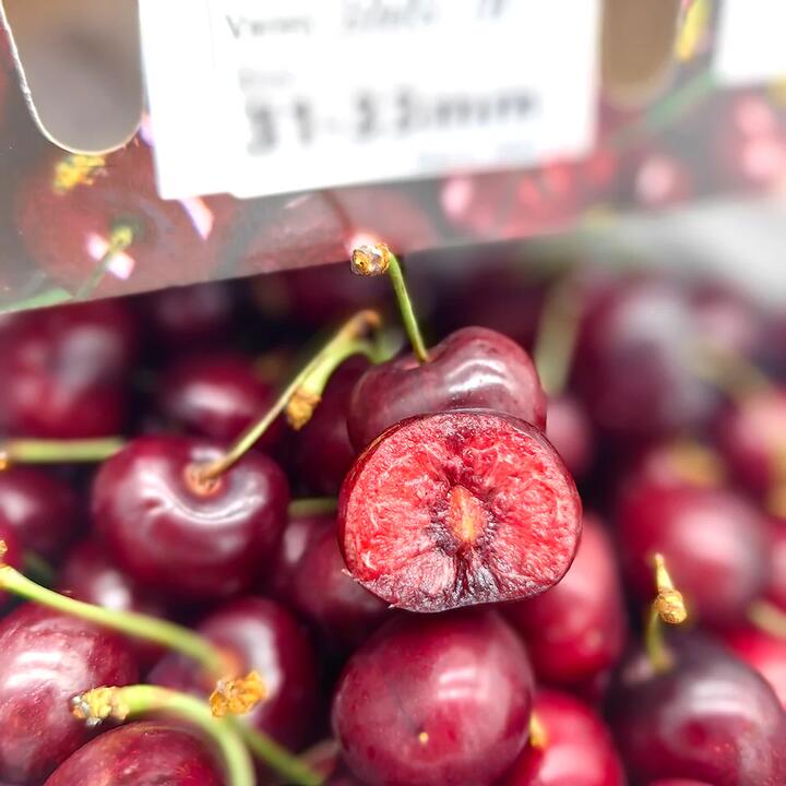 Latina Fruits SMS16 Cherries Gift Box 31-33mm - 2kg