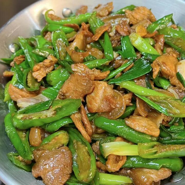 XiaoHu Quick Stir-Fried Pork with Chili - 200g