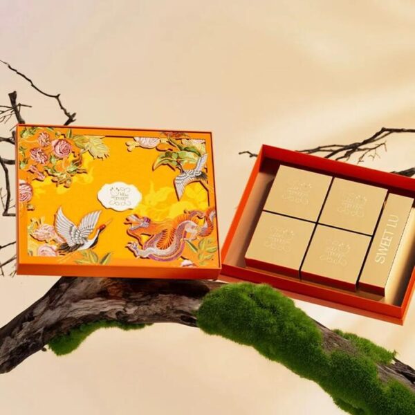 Sweet Lu Low-Sugar White Lotus Paste Mooncakes (Double Yolk) 1700g – with Gift Bag - Mid-Autumn Festival Gift Set