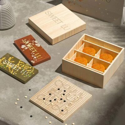 Sweet Lu Plum Moon Mooncake Gift Set 1500g with Gift Bag - Mid-Autumn Festival